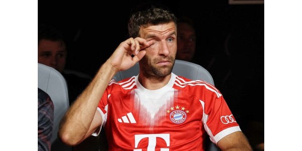 Yhdeksän miehen Paris Saint-Germain voitti FC Bayern Münchenin 2-0 Yhdeksän miehen Paris Saint-Germain voitti FC Bayern Münchenin 2-0